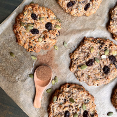 Banana, cinnamon oat cookies